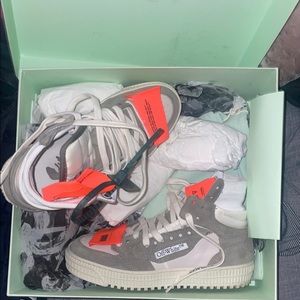 Off Court 3.0 High Top Sneaker
OFF-WHITE